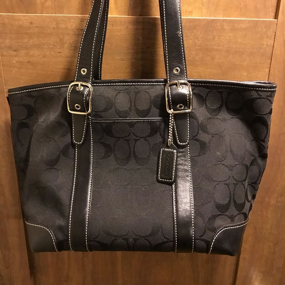 Coach Handbags - Coach shoulder bag excellent condition Coach Handbags - Coach shoulder bag excellent condition